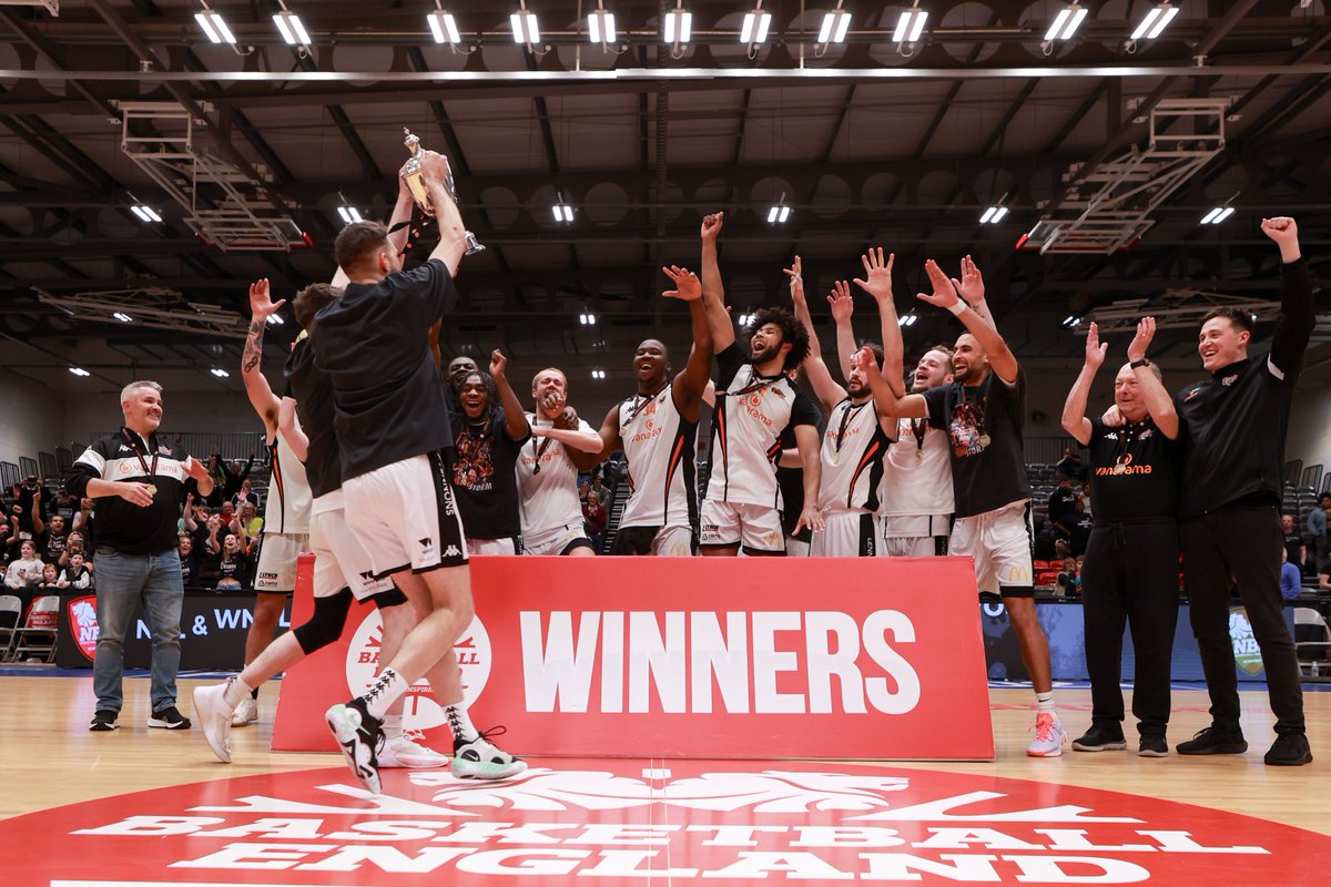 Hemel Storm put an exclamation mark on the final action of the NBL season, claiming a thrilling playoff final against Reading Rockets 87-84. 🗞 basketballengland.co.uk/news/2024/play…