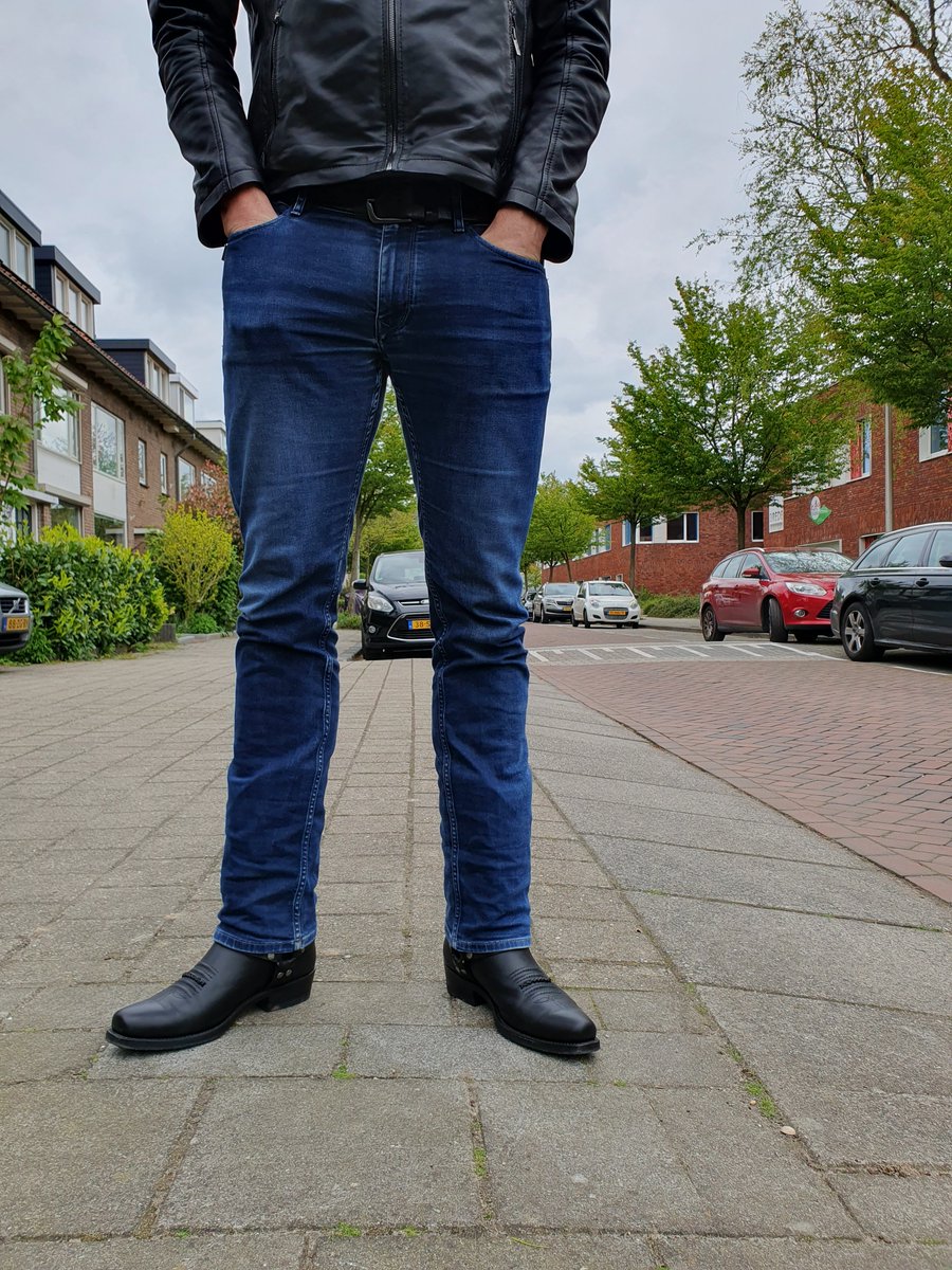 Onetidalwave's tweet photo. Dipping my toes into some leather https://t.co/lqpKJKghq8