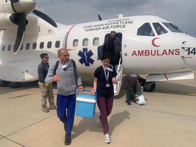 Hava Kuvvetleri Komutanlığına ait ambulans uçak ile acil organ nakli bekleyen bir çocuğumuz için Adana’dan Ankara’ya kalp grefti başarıyla ulaştırıldı.