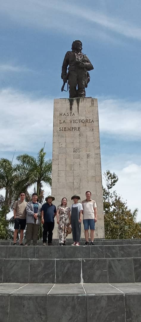 carantosan's tweet photo. From #VietNam, a dear and beloved people, these brothers and sisters of the #FOSCO organization come to share the May Day celebrations.
Their initial activity of the program begins in the province of Villa Clara with a visit to the Memorial of Che Guevara. https://t.co/6j8106q33L