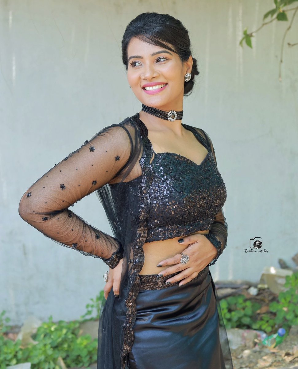 #DhivyaDuraisamy 🖤😻