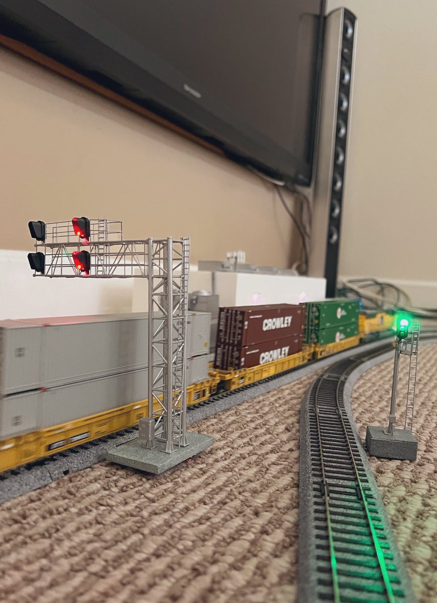 had some wiring tweaking/debugging to do yesterday, but we’re now ready to get to what’s important: inconveniencing passenger rail with freight!!! 🐶👍🚂📦