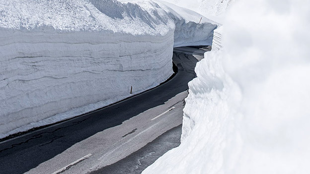 #curves #springtime #timmelsjoch #hochalpenstrasse #austria #mountainroads #winterphotography #travelphotography #landscapephotography #beyondcoolmag #motion #travel #urban #life