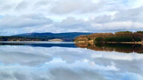 @latimeralder Here’s Kielder Water, the largest reservoir in England. It took over a decade to build. Even if every last drop were drained from it, it couldn’t meet England’s water needs for much more than half-an-hour. What a pointless waste of money..!