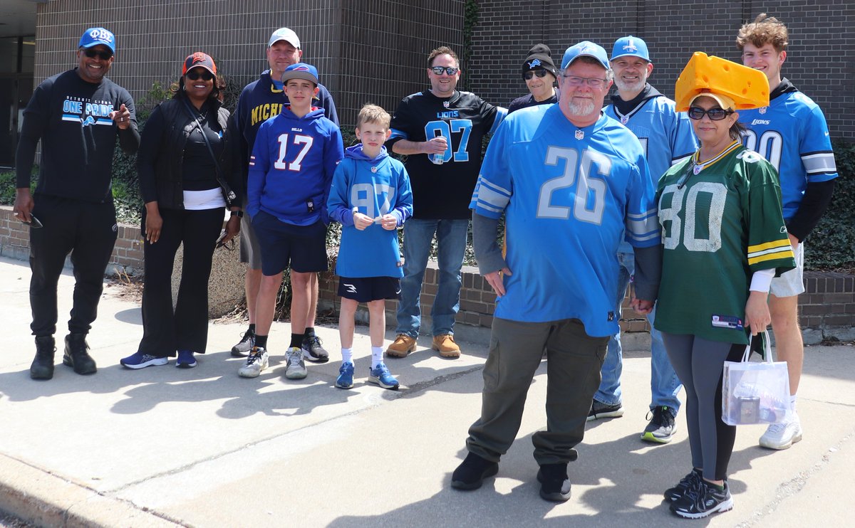 The <a href="/NFL/">NFL</a> Draft was a touchdown for Detroit, with a record 700,000 fans! <a href="/smart_movesus/">smartmovesus</a> connected people from Wayne, Oakland, &amp; Macomb counties to the action. Public transit didn’t just move people—it moved communities closer together. Thanks to everyone who rode with us to make