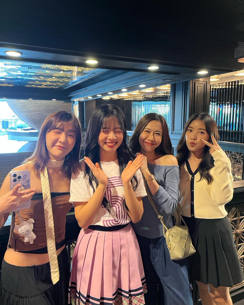 SaonoiBNK48THFC's tweet photo. 𝐒𝐚𝐨𝐧𝐨𝐢 𝐈𝐆 𝐔𝐩𝐝𝐚𝐭𝐞

คอนเสิร์ต Last Season ของพี่ๆรุ่นสอง #BNK482ndGen_LastSeason จบลงอย่างสวยงามและประทับใจมากเลยค่ะ💐✨💖 อาจจะมีช่วงเวลาได้อยู่กับพี่ๆไม่นาน แต่พี่ๆเป็นไอดอลของพวกหนูในหลายด้านเลยค่ะ
เสียดายไม่มีจังหวะได้ถ่ายรูปกับพี่ๆมาเลยแงㅜㅡㅜ แต่ยังไงก็เป็นกำลังใจให้พี่รุ่นสองทุกคน ในเส้นทางข้างหน้าเสมอนะคะ จะคอยติดตามทุกคนแน่นอนค่ะ🫶🏻🫶🏻🫶🏻

ดีใจที่ได้เจอพี่ๆรุ่น 1 พี่โมบายล์ พี่มิโอริ พี่เจนนิษฐ์ พี่เนย พี่ตาหวาน พี่จ๋า พี่ปูเป้(หนูพึ่งรู้ว่าตัวเองลืมกดเซฟคลิปบูมเมอแรงกับพี่เป้😭😭) ฮืออ ฟินมากคับ พี่ๆเป็นแรงบันดาลใจให้หนูในเส้นทางนี้ จนตอนนี้ได้เข้ามาใน bnk48 แล้ว ขอบคุณนะคะ💗🥹
w/ #MOBYe #09bo30ri #JennisYouAgain #NoeyKanteera #Istarwaan 

📌 : https://t.co/jltyXUhgOP

#SaonoiBNK48 #BNK48
#BNK485thGeneration #BabyTigerCave