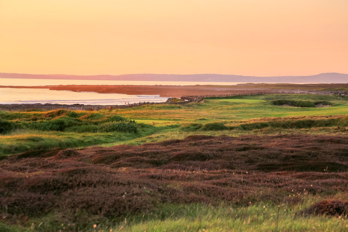 We’ve so been longing for the return of twilight golf on the links! The suns lasting glow and the sound of waves gently lapping on the shore provide the most peaceful of backdrops to an evening round. Is there a better time to play?