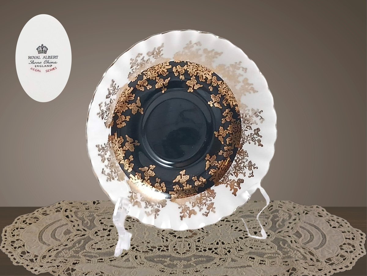 ForgottenKeepS's tweet photo. Royal Albert Regal Series Montrose Style Black with Gold Filigree Saucer Only https://t.co/cNb145MOT3 #black #gold #ceramic #royalalbert #regalseries #montrosestyle #teacupsaucer #replacementchina #teasaucer https://t.co/E73HMPmMU3