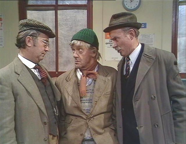 Episode 1 Short Back and Palais Glide. Air Date Monday 12th November 1973 Compo, Clegg and Blamire take a trip to the barbers, followed by a visit to the café where they witness one of Ivy and Sid's many rows. Compo later discovers that he's left his house key in the library. 💙