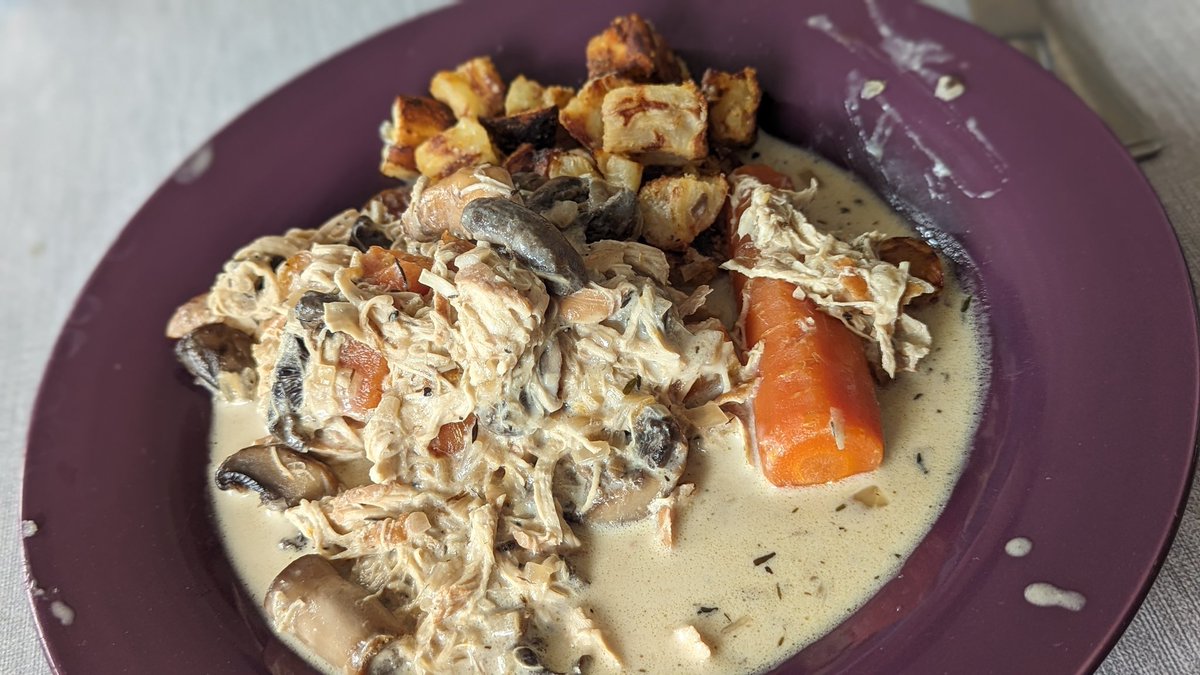 Paleo (not Keto) Chicken Casserole with Roasted Celeriac, really hit the spot! I do love a meal like this at the weekend when practically zero carb the rest of the week!! #paleo #paleodiet #chickencassarole #stock #homemade #ancestral #foodheals #properhumandiet #fatisfuel