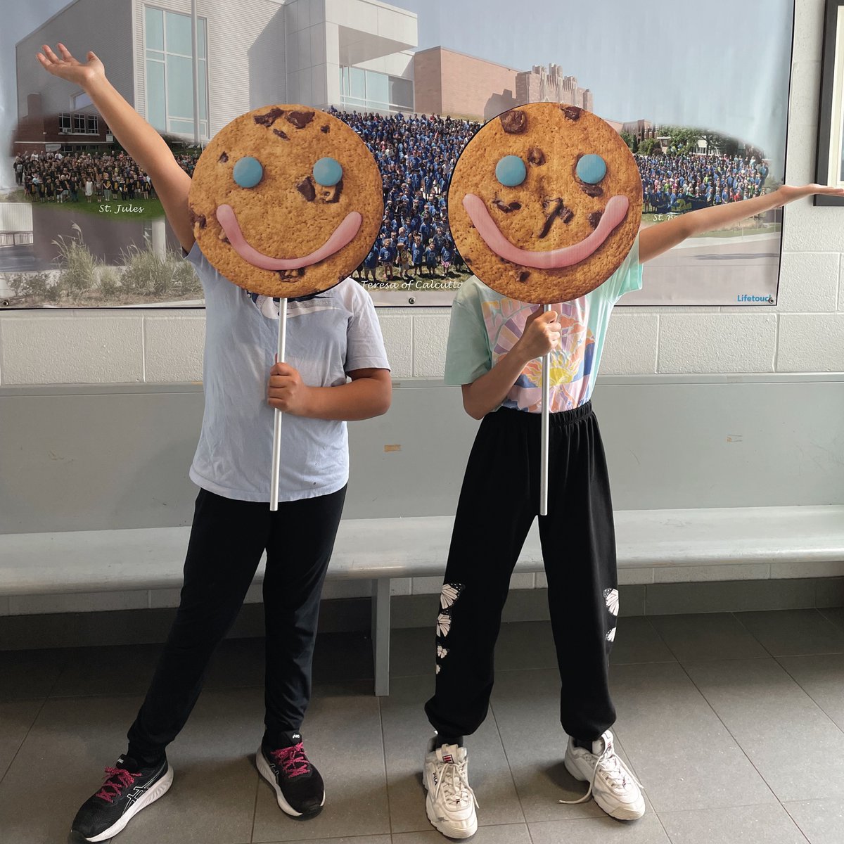 Smile with OSNP to support student nutrition programs in our community 😊 📚 🍏💚 There are only a few days left to get the delicious iconic #smilecookies from your local Tims – smile cookie week ends May 5th, pick yours up today!