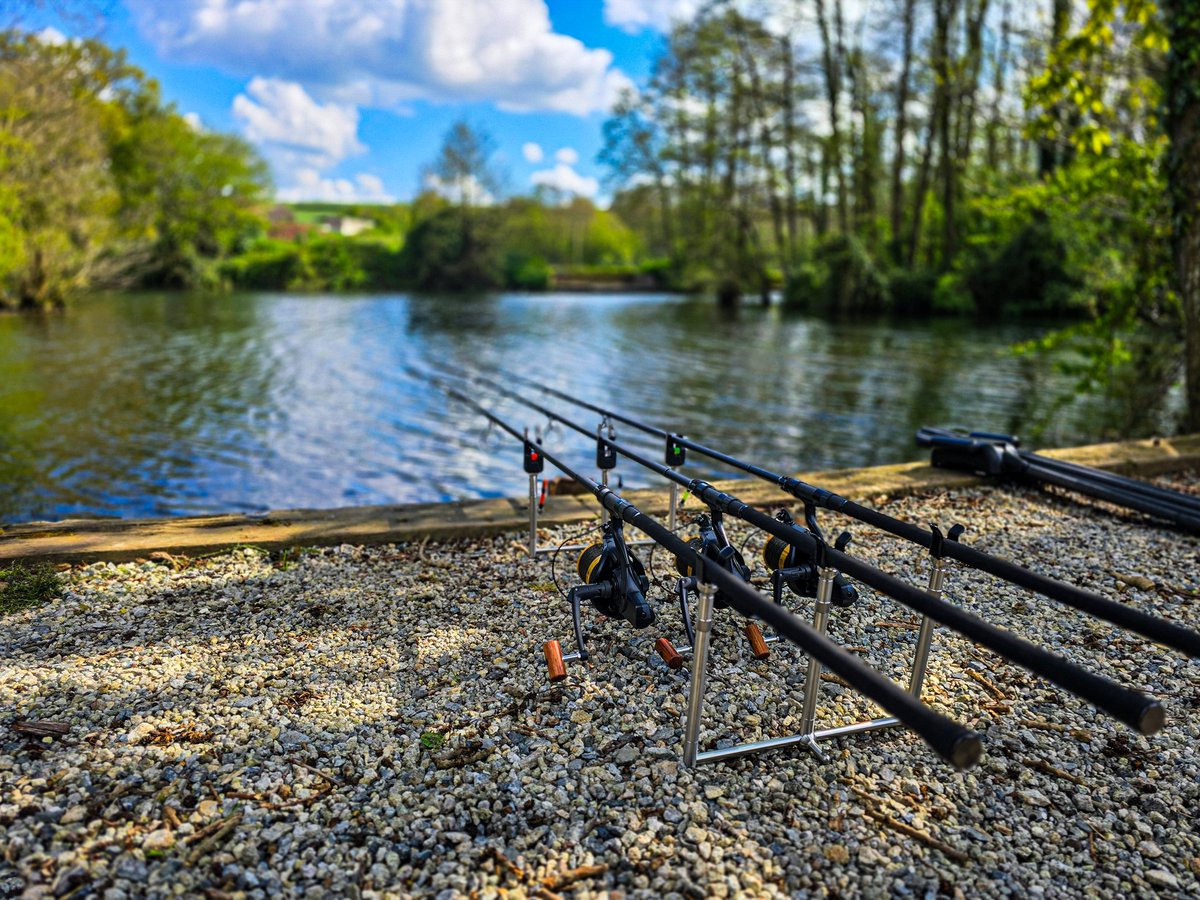 Myles1970's tweet photo. Back at it 🎣📸😋🍷 #bivvylife #carpfishing https://t.co/tJFPNLDZz4