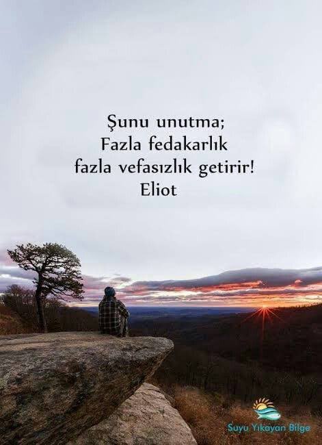 Gecenin sesinde
Yağmur şırıltısı var
Pencerimi açtım
Toprak hüzün kokar
Efkar içiyorum sanki
Bu gece şehir beni boğar…