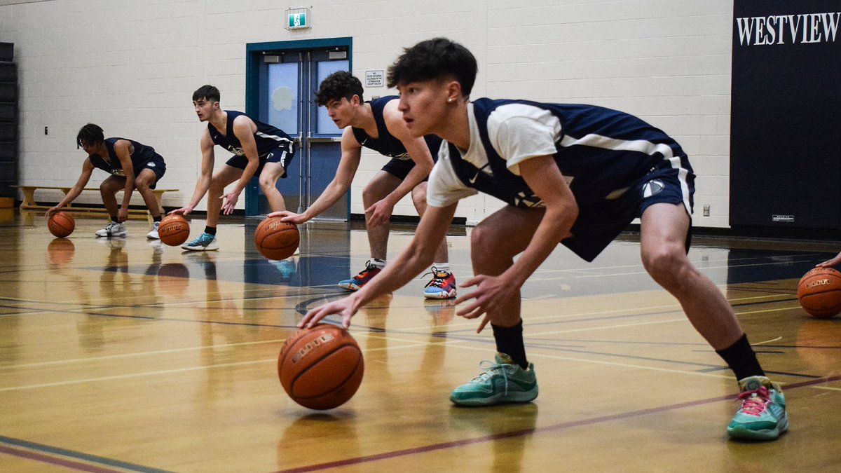 Thankst to the student-athletes at @wsssd42 in Maple Ridge for hosting Bandits head coach @Juliushoops at practice last week. 🤝 ⛹️

#LikeABandit