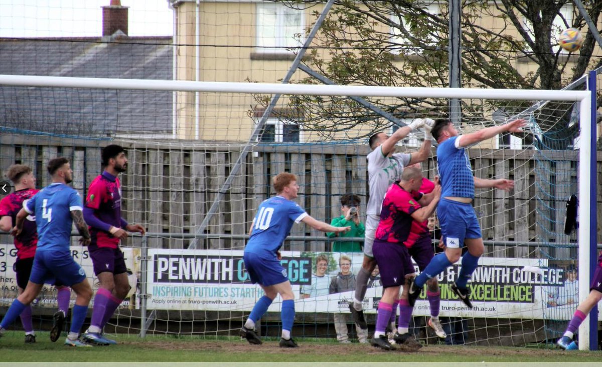 No penalty saving heroics required yesterday as James Dunn breaks the record for a Seasiders keeper and reaches 20 clean sheets for the season! Now we just need two more next week😀
@DiscovClevedon @swsportsnews @bsoccerworld