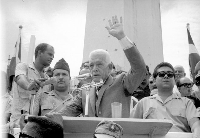 En medio de la barahúnda electoral, no olvidemos la intervención del gobierno de Lyndon B. Johnson contra nuestro país, un día como hoy en 1965. Cuando las fuerzas constitucionalistas se encaminaban al triunfo, vinieron los gringos y evitaron que Juan Bosch volviera al gobierno.