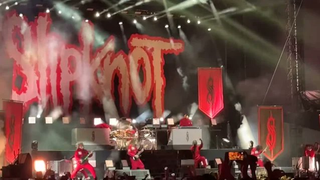 SLIPKNOT Primeiro show em festival com ELOY CASAGRANDE na batera... Veja vídeos! Show! É #Rock🤘blabbermouth.net/news/slipknot-…