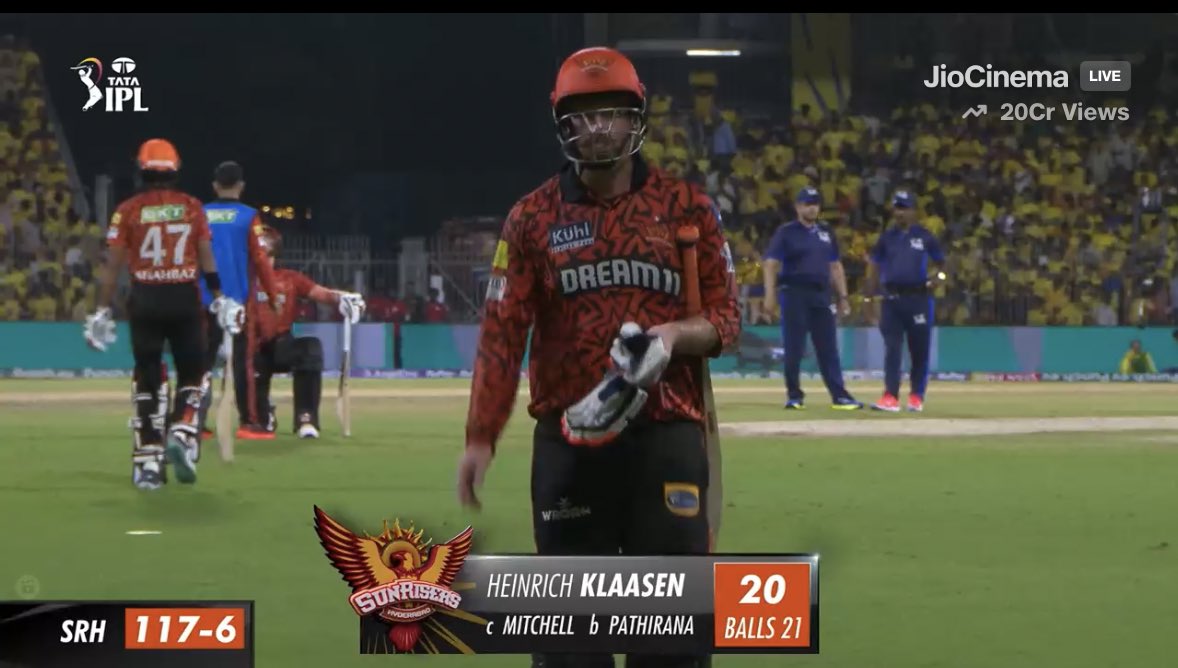 Ladies and Gentlemen silencers are getting belt treatment at Chepauk at the moment and we’re loving this. Klaasen gone for 20 off 21 balls🔥🔥