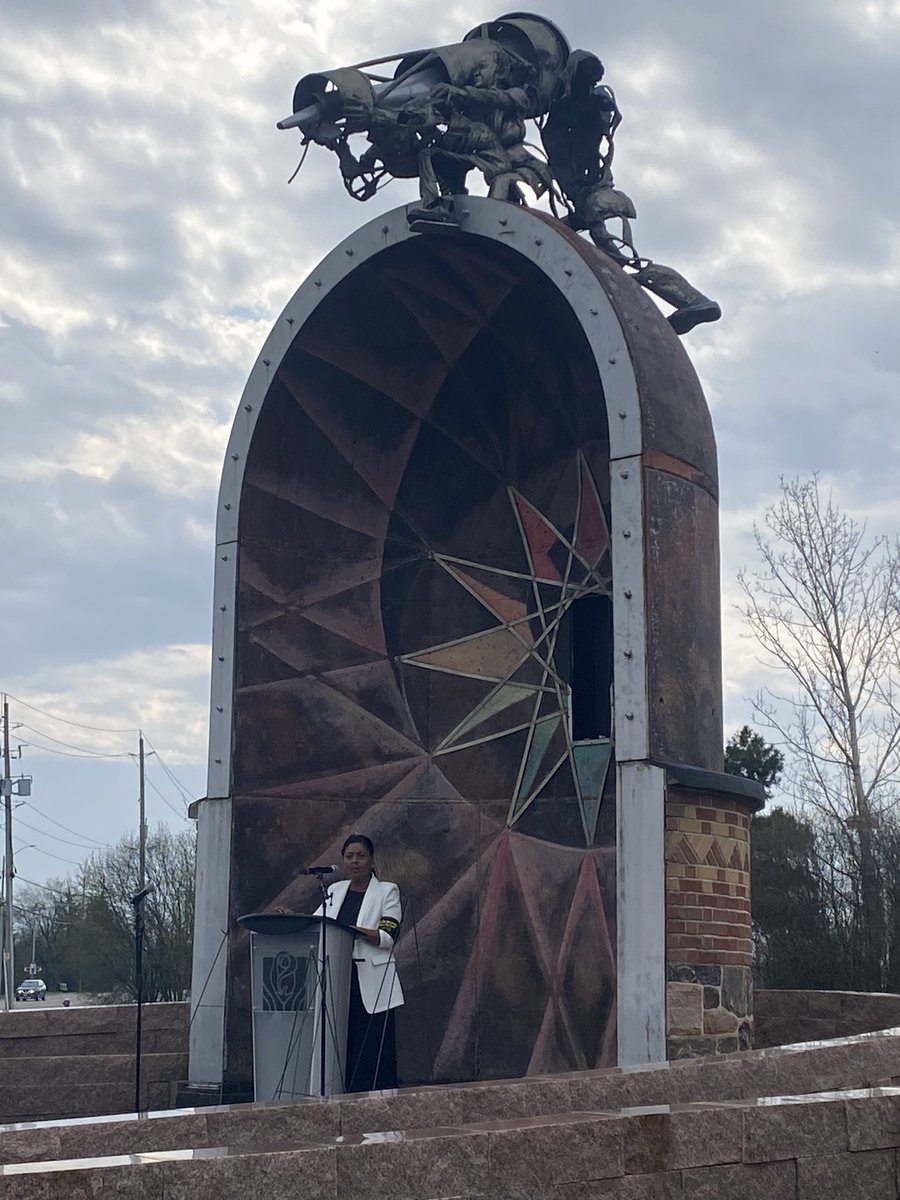 An honour to attend the #nationaldayofmourning ceremony held at the flower city campus and hosted by @PeelLabour . In 2022 alone, close to 1000 Canadians lost their lives to work place accidents. We must do better to ensure all workers and their families are protected.