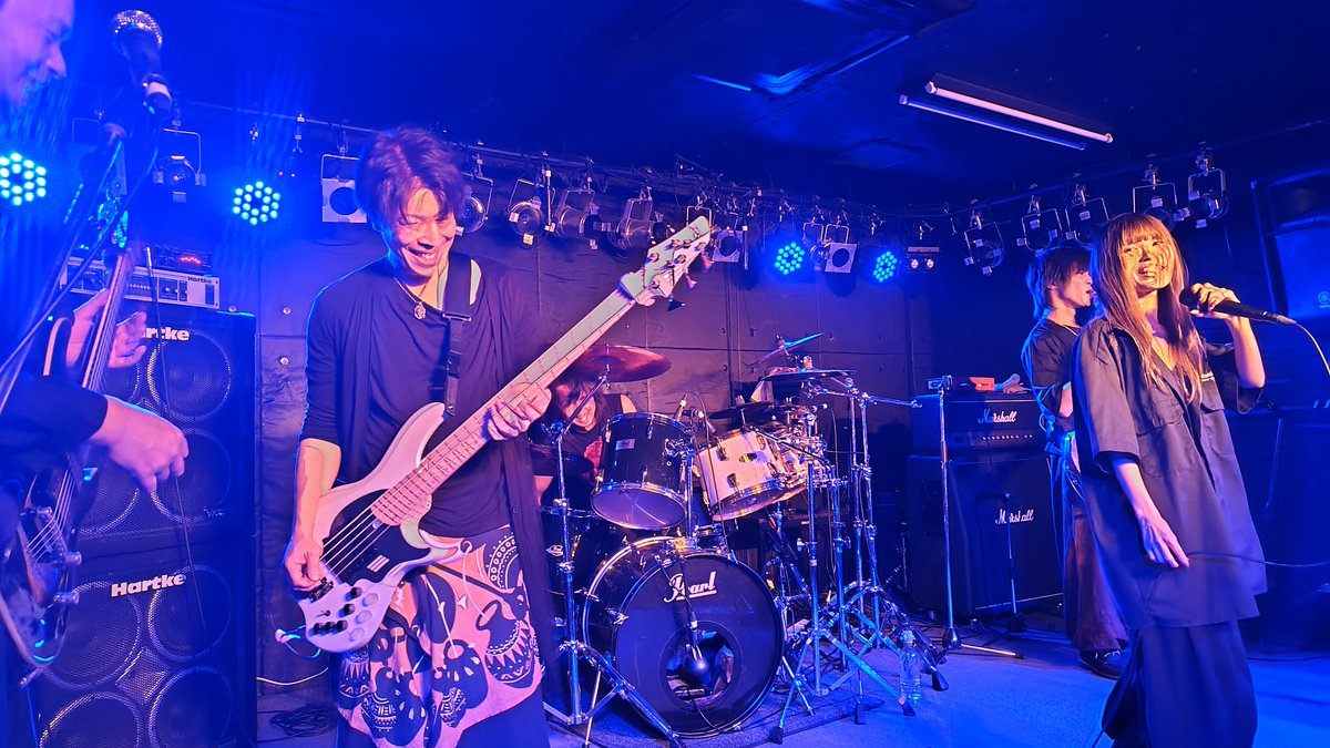 82sara82's tweet photo. @re_crossout これからツキイチでライブとか嬉しくてたまらないよー!夢の様(* ´ ▽ ` *)今日は久々にTシャツ着ていったりして!カッコ良くて、もっと見たいー!!!って未だに思うもんね。あー最高にカッコ良かった!!!#CROSSOUT #ReCROSSOUT https://t.co/WtLuOVrD8v