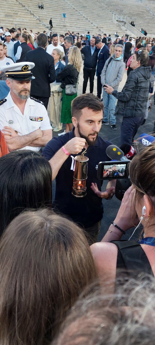 Quels moments plus magiques pour l'ancien prof d'EPS que je suis que d'avoir pu assister à la cérémonie de passation de la Flamme Olympique à Athènes ? Tant de symboles et d'émotions ! #Paris2024 ... les Jeux sont chez nous !