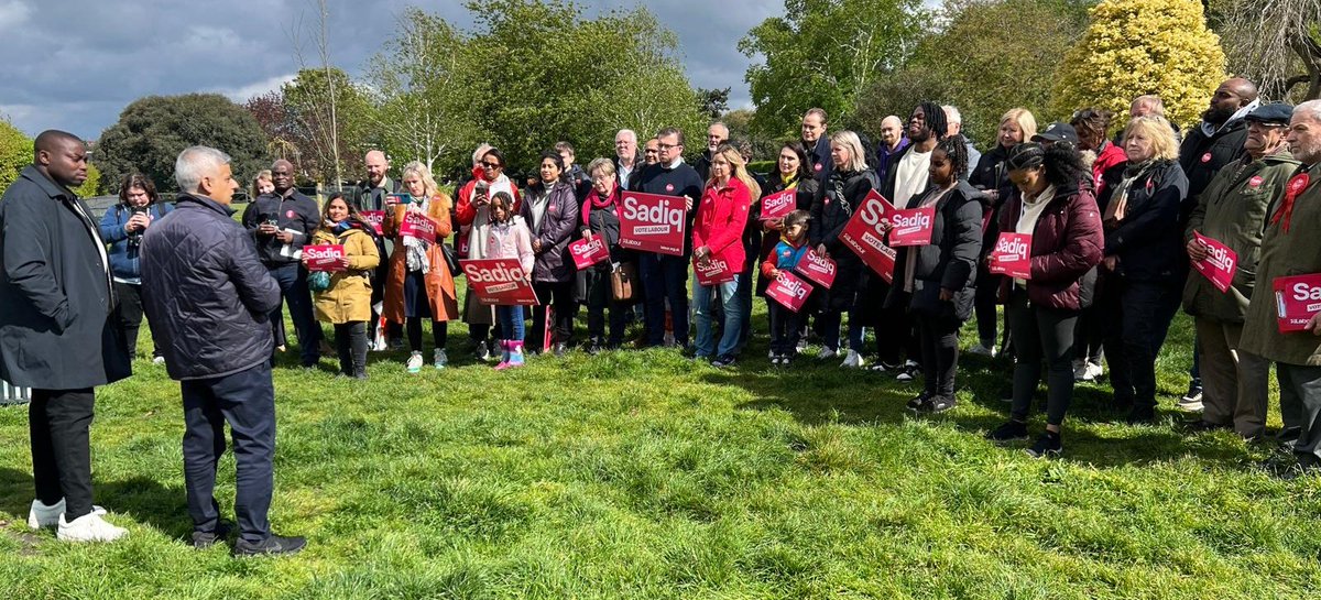 Amazing turnout here in East Greenwich on the #LabourDoorstep. From free school meals to our fares freeze to record numbers of council homes - good to speak to local residents about the difference Labour makes. On Thursday - #VoteLabour & remember photo ID! 🌹