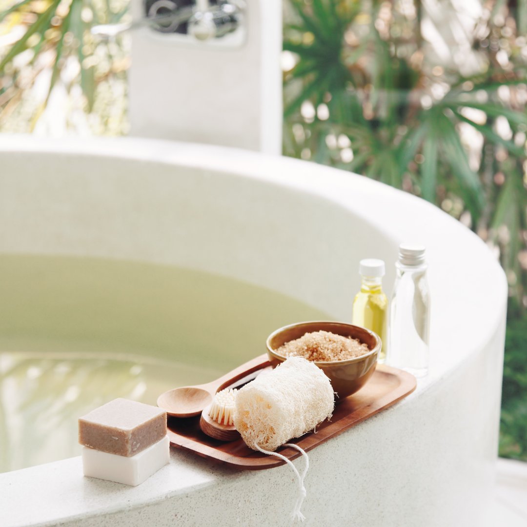 Recharge your spirit with the essentials: a cozy bath, #natural soap for #purity, #hydrating oils for nourishment, and a soothing candle for tranquility. #Simple steps, intense impact. Prioritize yourself.⁠ 🍃

#beautytips #allnatural #greenbeauty #nontoxicskincare #yourskin
