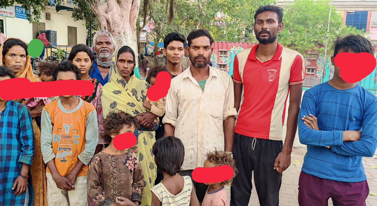 17 #DalitChhatisgarhiBondedLabourers rescued from #Maharajganj #UttarPradesh. 
#NCCEBL #GovtOfChhattisgarh #GovtOfUP #ForcedLabour #Trafficking #election #MehnatkashWorkersUnion #WorkingPeoplesCharter