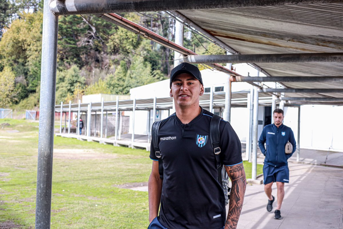 👋𝑩𝑰𝑬𝑵𝑽𝑬𝑵𝑰𝑫𝑶 𝑬𝑸𝑼𝑰𝑷𝑶💪😎 ¡Acereros en su llegada al estadio!📸

#VamosHuachipato