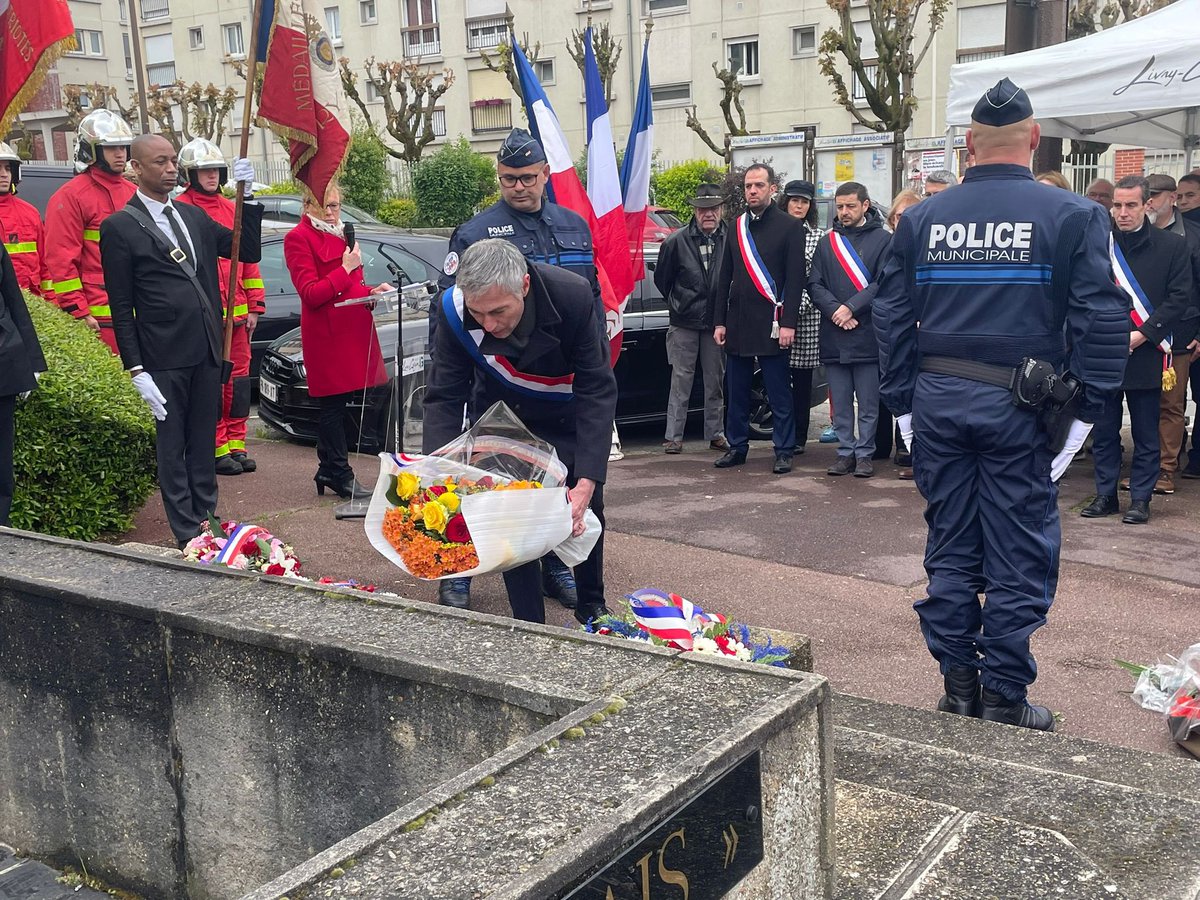 J’étais présent ce matin à Livry Gargan pour honorer la mémoire des victimes de la déportation. Dans cette ville, 121 personnes, résistants, juifs, dont des familles entières impitoyablement exterminées, ont été assassinées par la barbarie nazie. Hommage et honneur à ces victimes…