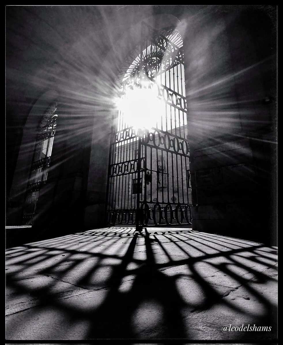 #Lleida. Catedral Nova de Lleida. Ombres. #comparteixLleida. #lleidatestimo. #testimolleida. #catedralnovadelleida. #paerialleida. #turismedelleida. #aralleida. #art. #arquitectura. #architecture. #edificis. #buildings. #shadows. #ombres. #total_lleida. #imatges_Lleida.