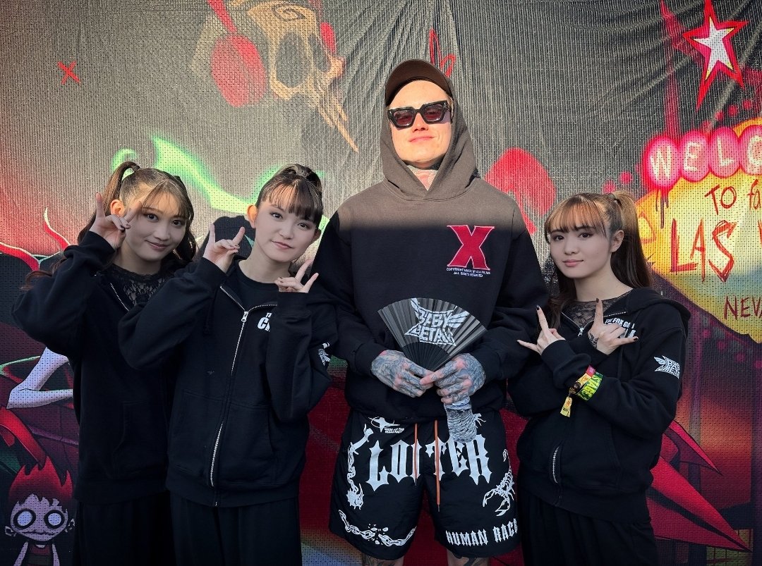 badomensbr's tweet photo. Noah com as Babymetal no Sick New World em nova foto! https://t.co/hLqmfqeFzZ