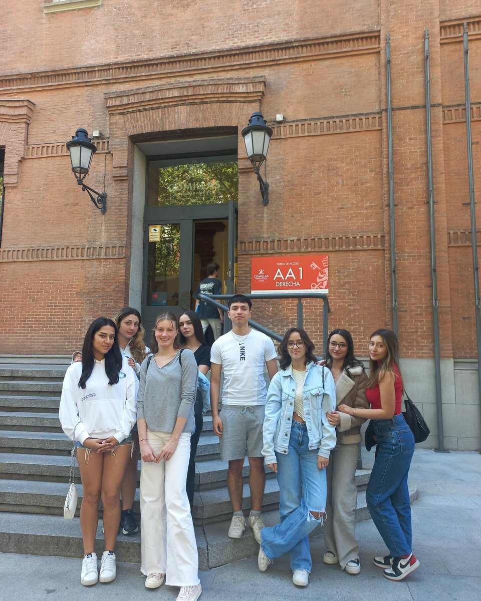 📣 Los ocho integrantes de nuestro Club de Debate han recibido una formación específica en el Aula Magna de la Universidad Pontificia Comillas (ICADE) para participar en el XV el Torneo de Debate Escolar de la Comunidad de Madrid.👏👏👏
