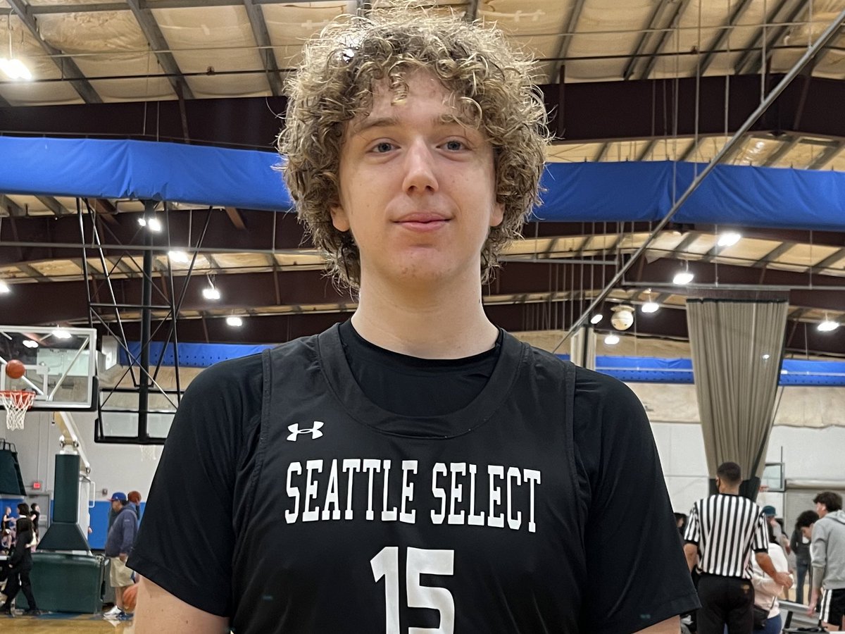 Tough bracket loss but some big moments for @CCHoopsPdx big man @ZanonRyder. He set up strong in the post commanding double teams and when he wasn’t finishing with a soft touch he was absorbing all sorts of contact and getting to the line. Impressive playing up vs 17U.