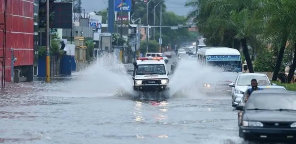 COE mantiene 23 provincias en alerta; descontinúa alerta verde en cinco
eldia.com.do/coe-mantiene-2… #aguaceros
#PeriódicoElDía #alerta #Alertaamarilla #alertaverde #lluvias #vaguada