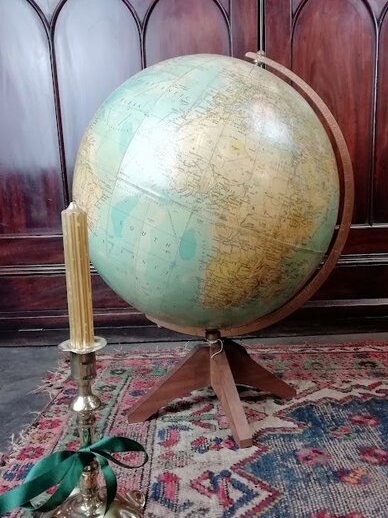 Large Scale Mid 20th Century Terrestrial Globe. Circa 1950.  On a revolving hard wood stand.
For Sale from Michael Allcroft Antiques on Antiques Atlas antiques-atlas.com/antique/large_…
#decorativeglobe #terrestrialglobe #antiqueglobe #revolvingglobe #decorativeantiques #vintageglobe
