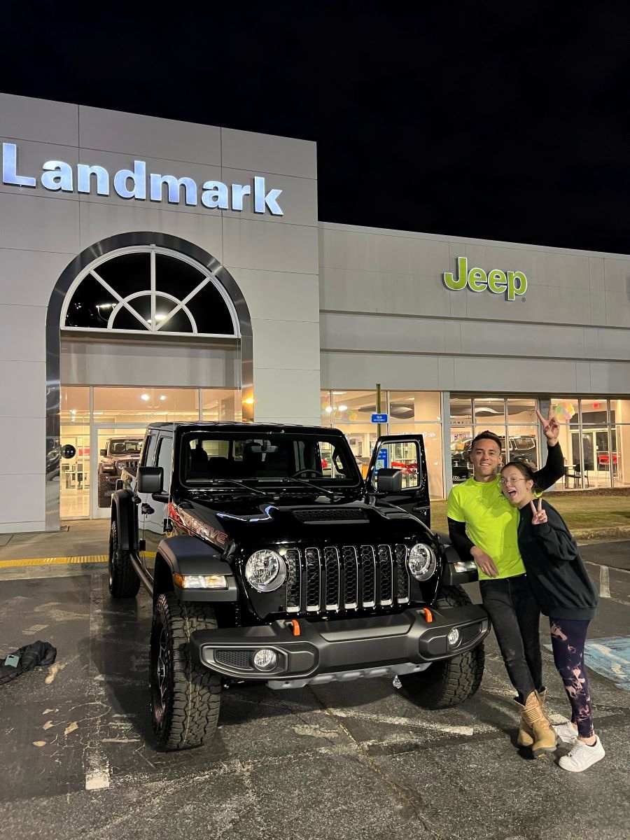 Congrats to Javier 🎉 for taking home a 2023 Jeep ✌️ Gladiator 👏🏼👏🏼 #OlllllllO #ItsAJeepThing #JeepGladiator #LandmarkAtlanta