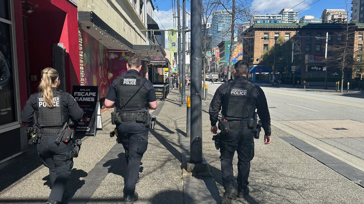 Sent a picture of our officers on foot patrol in the Downtown core. DYK We've increased beat officers along Seymour St. in response to street disorder & violence. Please continue to report crimes. This helps analysts inform where resources needed the most. #TakesAVillage