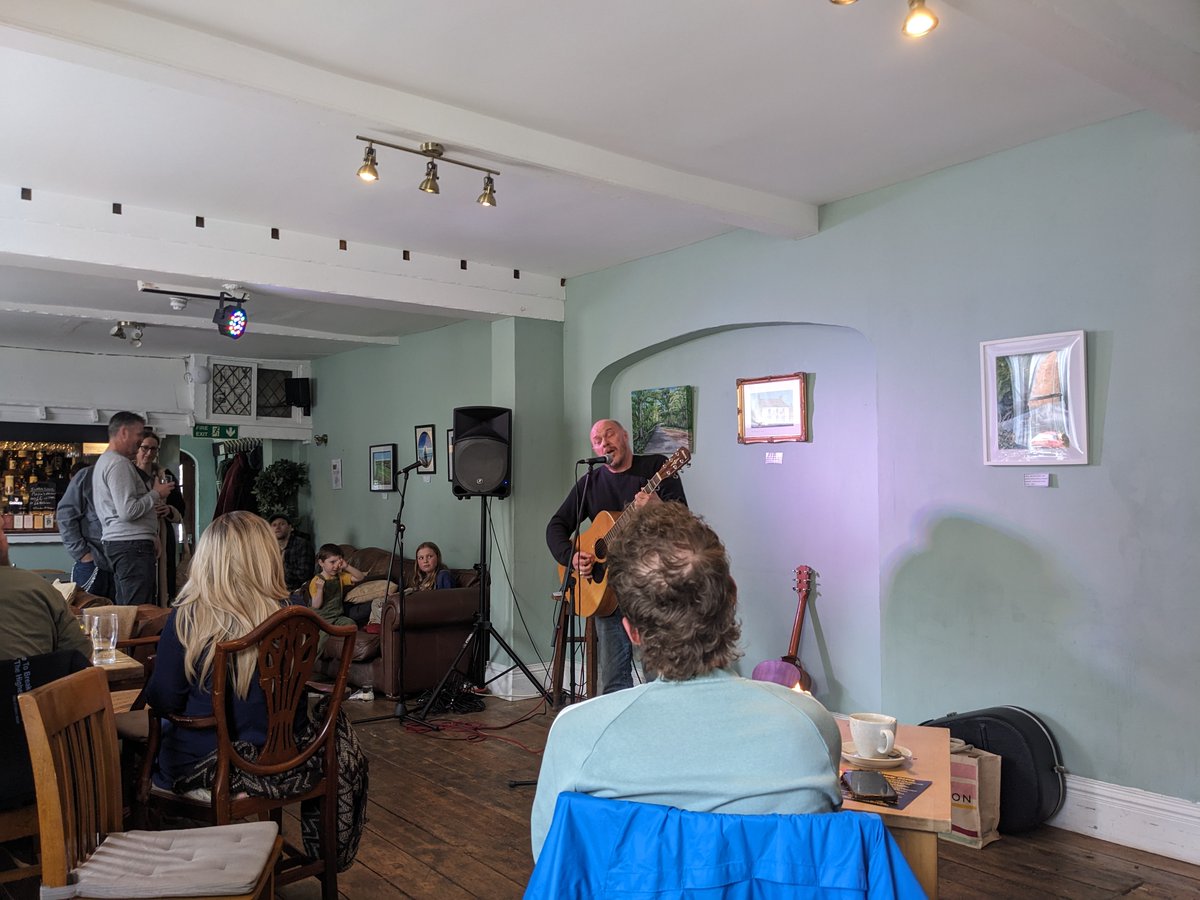 A gig done right... a last-minute dash over the Humber Bridge to The Priory, Louth, to see ex-Snuff punk-rocker turned folk-troubadour Simon Wells play all the hits from his ace new record, 'Blankets'. Back home in time for tea 👊