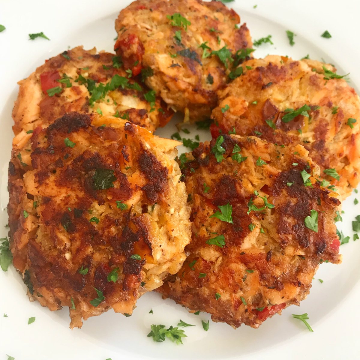 How to Make Delectable Salmon Cakes ow.ly/5Fmp50Dlqh5 #behealthy #healthyfood #alrightnow #alrighters