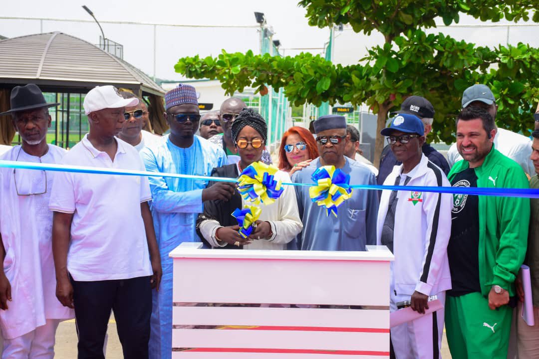 Former Senate President Ken Nnamani, Chair Person Nigeria’s Governors Wives Forum, Senators, Honorable Members, Former and Current Ministers all attended the opening of @MonolizaAbuja Yesterday. If it wasn’t God then who! God Did! 🤲🏻