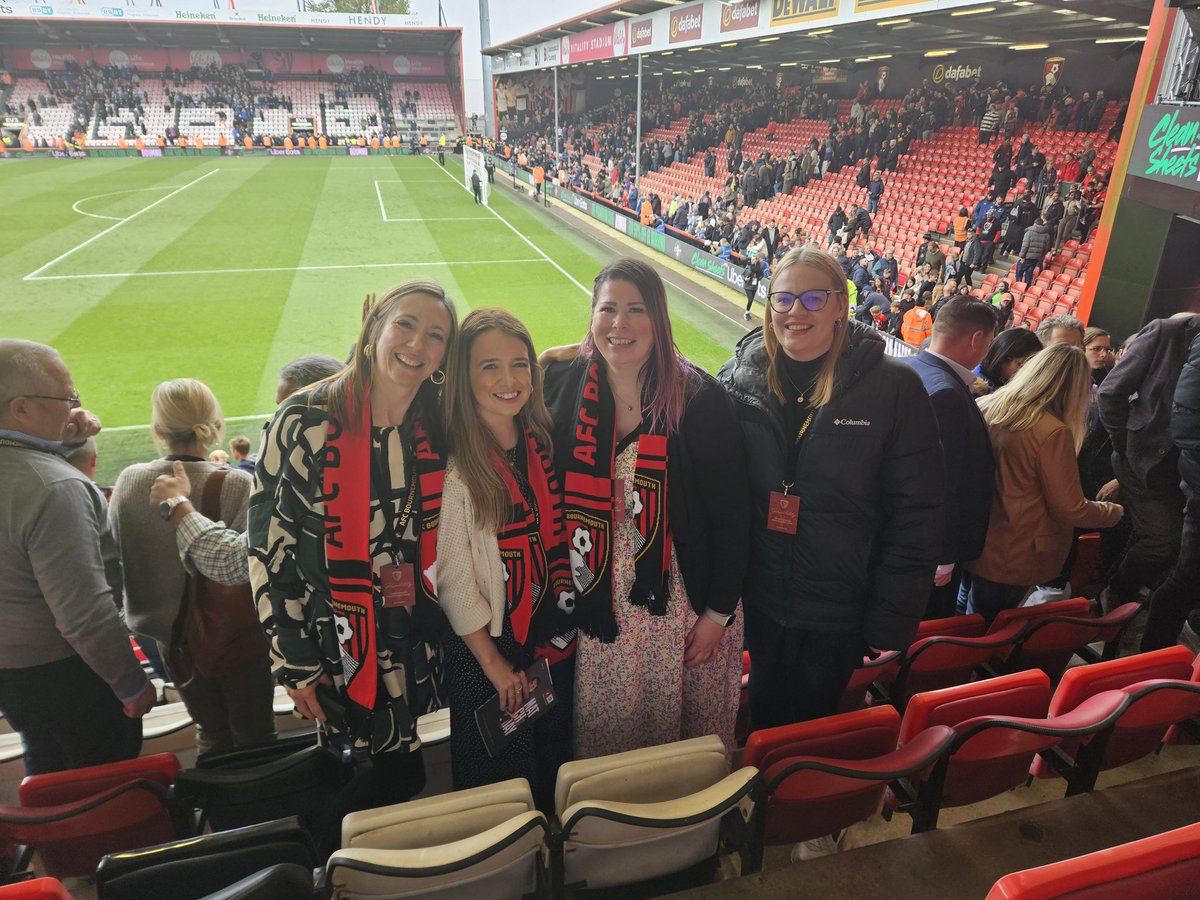 Amazing afternoon with the lovely @HerGameToo ladies & @EASPORTS 
Thank you so much for your support.
#BOUBHA #AFCB #HerGameToo @HeathHog73 @everalphx