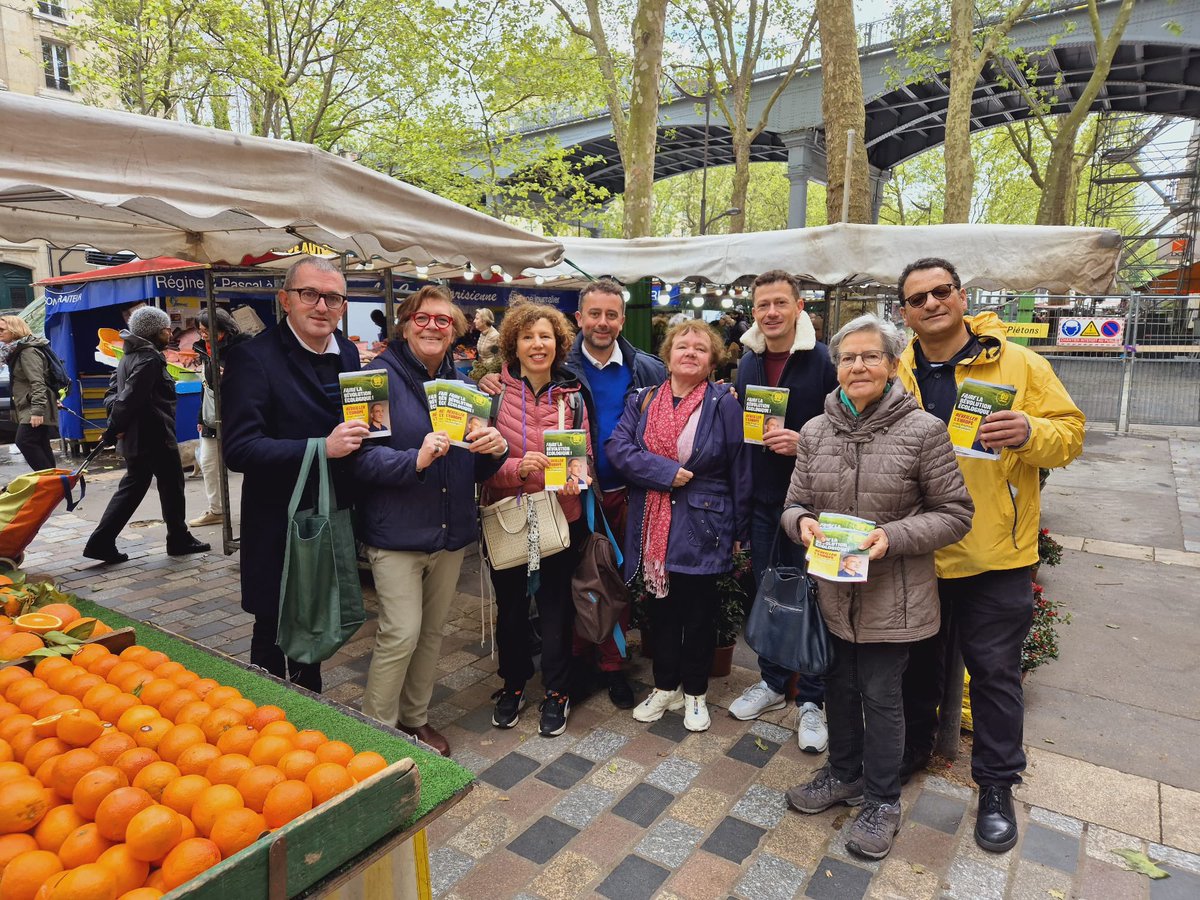 Clôture du week-end au marché Porte Dorée à #Paris12 ce matin ! Dans moins de 45 jours, une autre Europe est possible : solidaire, humaniste et féministe. On continue ! Rendez-vous le 9 juin avec @rglucks1 🇪🇺🌹🗳️