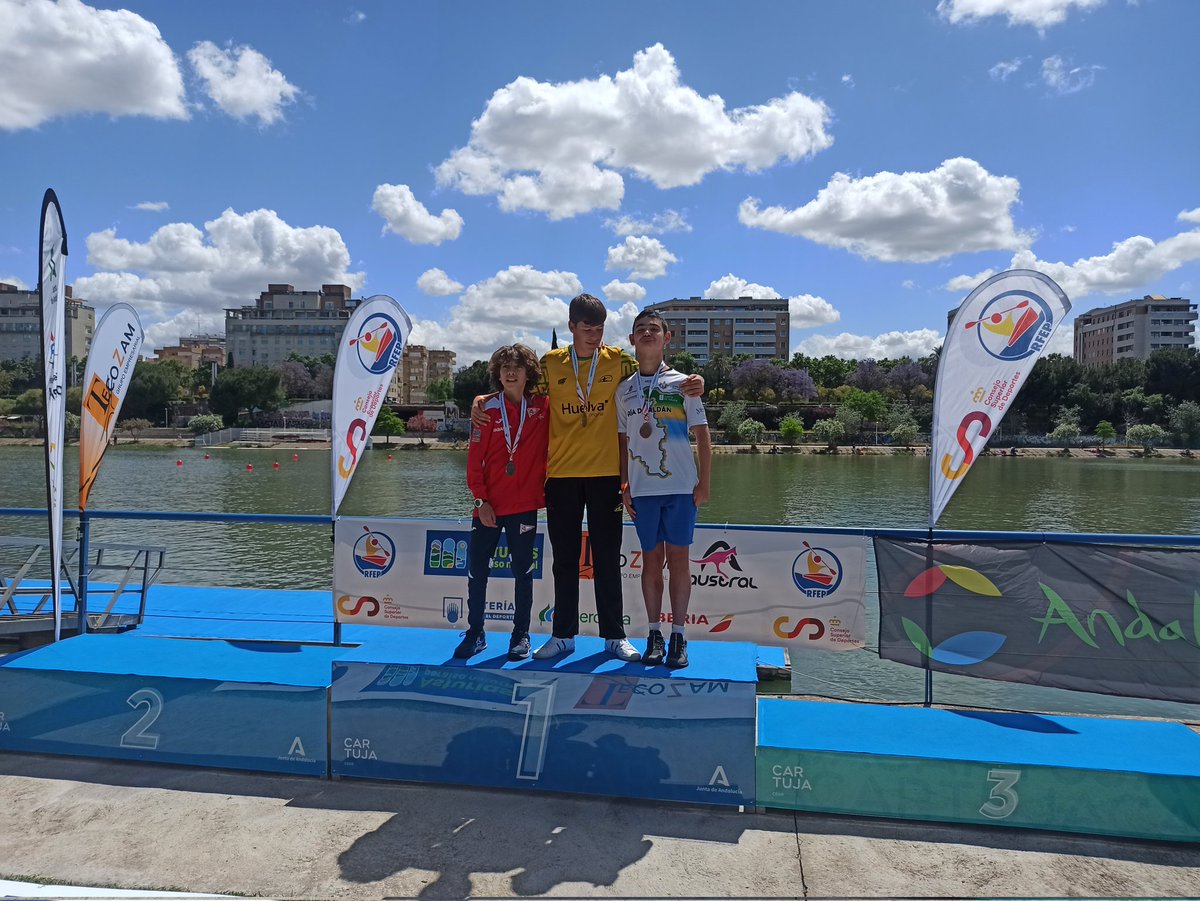 🗞️ 2 🏅 andaluzas en el Cto. 🇪🇦 JJPP Infantil 3000m ✊. 🥇 I. Quintero, del @tartessosrema, en H Inf PK3. 🥈 M. D. López, del @cmisevilla , en M Inf B C1. @cmisevilla ➡️ mejor club andaluz, con un 5° puesto. @DeporteAND @IMDSevilla @RFEPiraguismo @darsenadxtiva @cartujacear