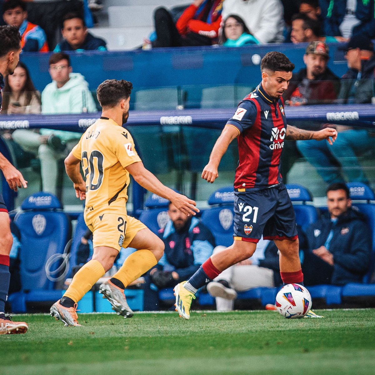73’ |0-1| Relevos en el #LevanteUD ➡️ Rober Ibáñez y Bouldini ⬅️ Kochorashvili y Lozano #LevanteCartagena