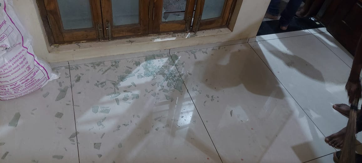 Our working president, Sachin Kelvekar & his family members were cowardly attacked by 25 National Party workers last night 12 AM @ their home. Sachin, his brother Sundar Kelvekar, sustained serious injuries, while his mother, brother Nitin Kelvekar also injured. @DCP_LO_Belagavi