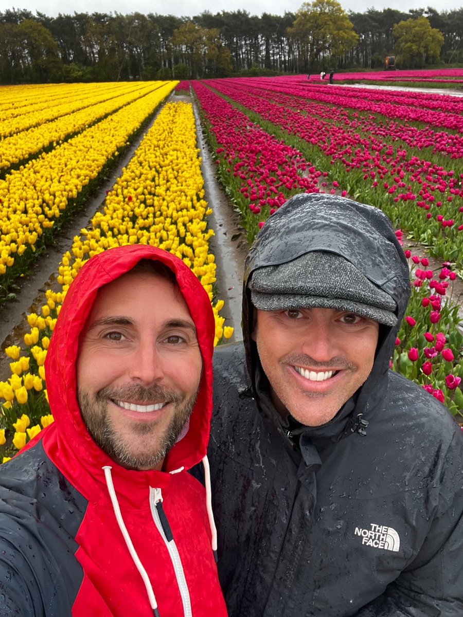 stephen_crocker's tweet photo. What a way to raise the spirits on soggy day 😊
So lovely to visit #TulipsForTapping and support @NorfolkHospice
A good reminder as well that in a world full of yellow why not dare to be red 🌷 https://t.co/hRyJRdTXIz