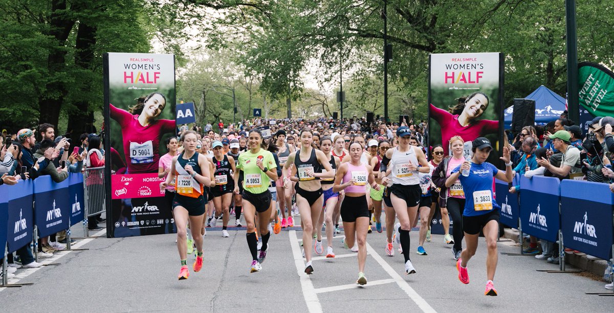 8227 women finished Sunday's @RealSimple Women's Half-Marathon in #CentralPark in NYC, @nyrrnews reported. The winner was former @CULionsXCTF athlete Erin Gregoire in 1:16:47. 📷courtesy of @nyrr
