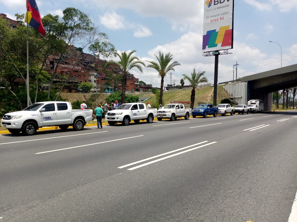 salaprensaCantv's tweet photo. #28Abr #CantvInforma Motivado a hurto de cable de alta capacidad, los servicios de telecomunicaciones se encuentran afectados en varios sectores del municipio Sucre, en el estado Miranda.

Los sectores afectados son:

✔️Terrazas del Ávila 

✔️Barrio Píritu.

✔️Universidad metropolitana 

✔️Centro comercial terrazas del Ávila 

✔️Hipermercado megasi 

✔️Barrio metropolitano 

✔️Sector la parrilla 

✔️Barrio Metropolitano 

✔️Barrio Bolívar 

✔️Sector 24 de marzo 

La Empresa agradece la comprensión de los usuarios mientras avanzan las labores de restitución y exhorta a denunciar el hurto, robo, vandalismo o sabotaje contra las redes de telecomunicaciones a través del 0800 Antenas (2684627) y VEN 911.

#UniónYAcciónPatriótica