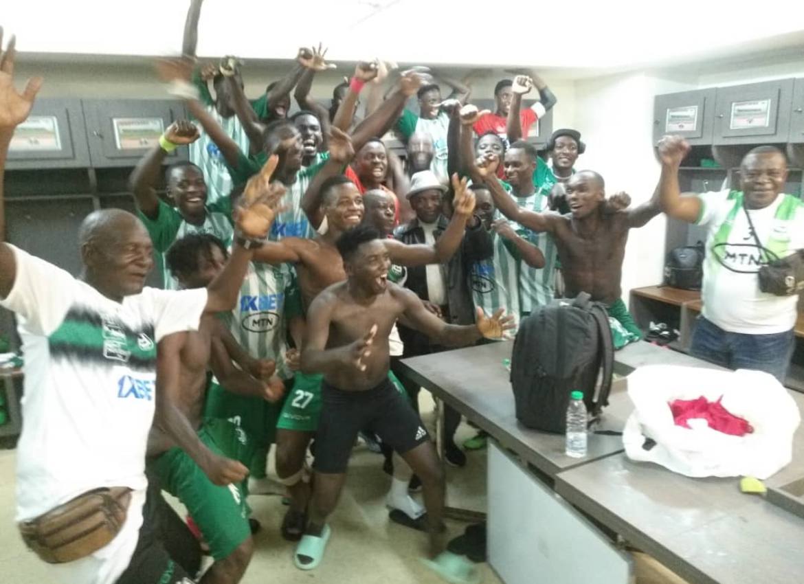 La joie dans le vestiaire des Nassaras kamakaï après avoir assuré le maintien.

#Lnfoot #playoffs2024